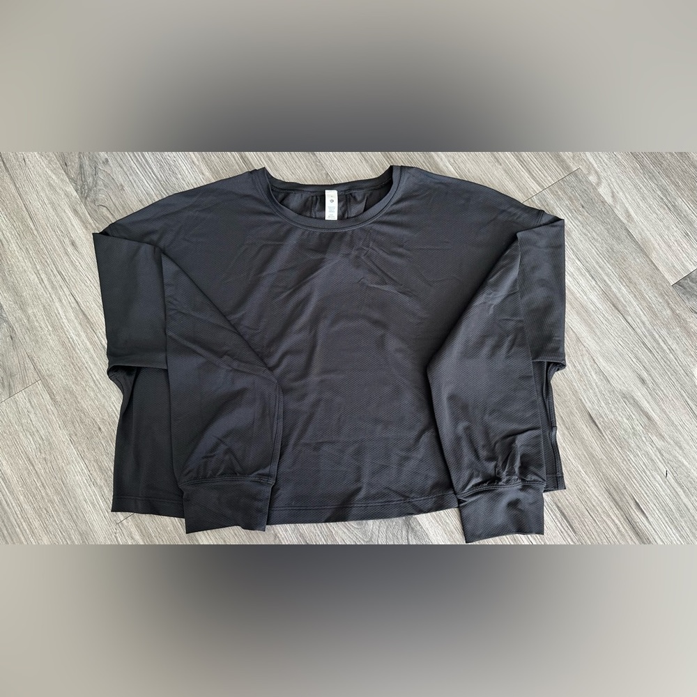 Lululemon black long sleeve crop top